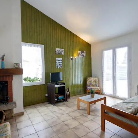 Avec Cheminee, Terrasse Et Wifi - Animaux Acceptes - Fr-1-496-163 Holiday home Usson-en-Forez